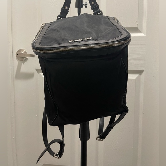 🛑 Michael Kors Nylon Backpack - Picture 1 of 10